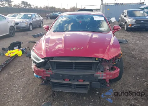 2020 Ford Fusion Plug-In Hybrid Titanium z USA, uszkodzony, nr VIN 3FA6P0SU6LR158522